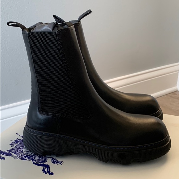 Burberry men’s Chelsea boots - Picture 1 of 3